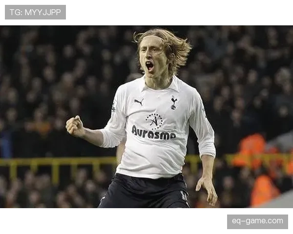 莫德里奇:8号位到自由中场的战术角色演变分析 莫德里奇:8号位到自由中场的战术角色演变分析